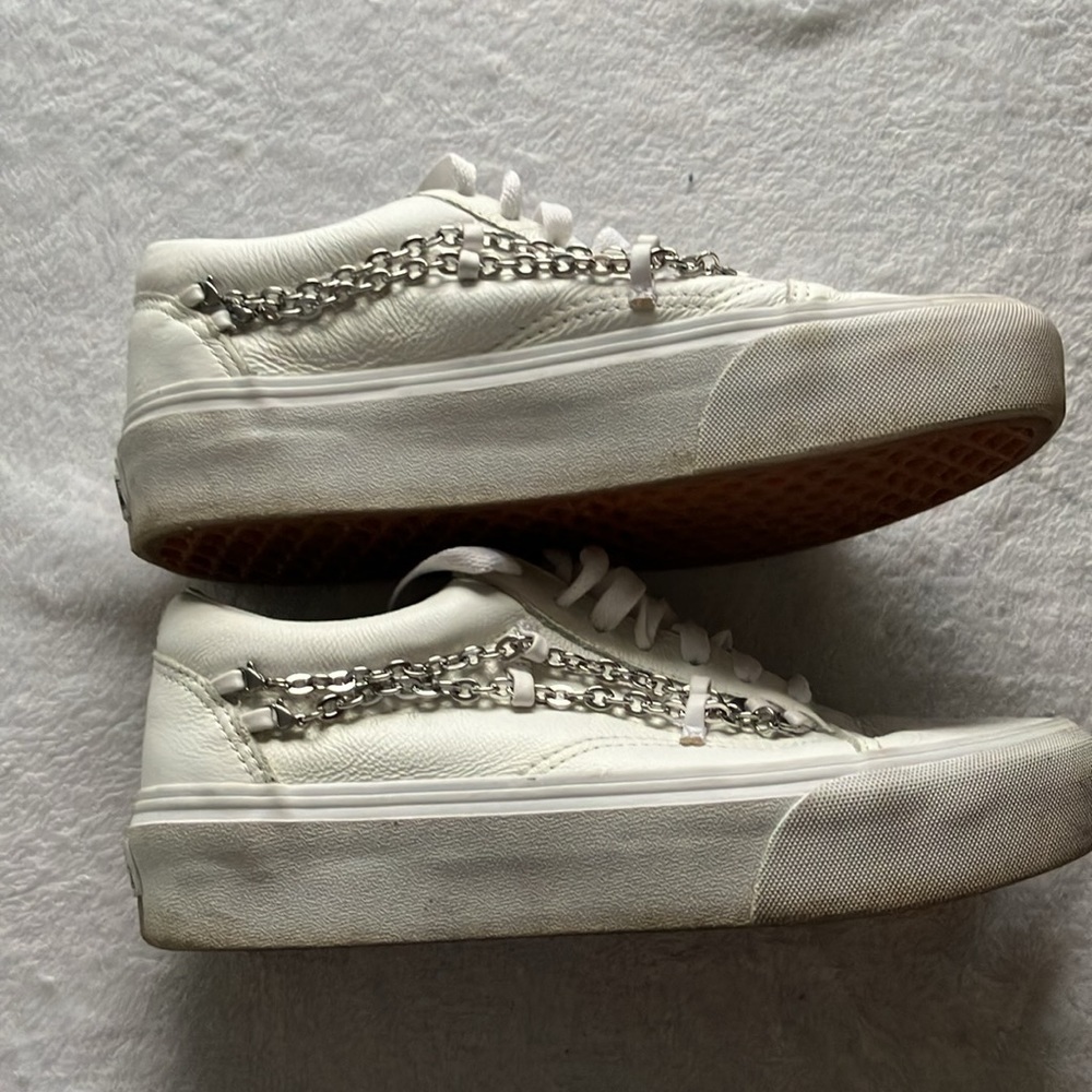 Vans - Picture 7 of 9